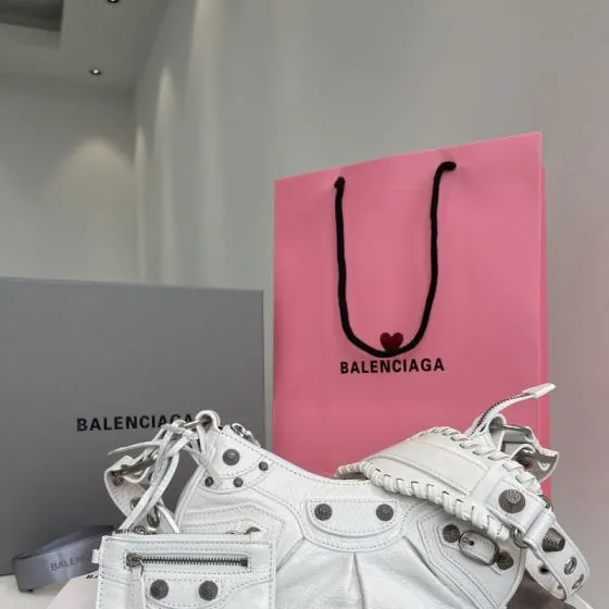 Balenciaga Le Cagole White 26x13cm shoulder bag 1 1 Replica