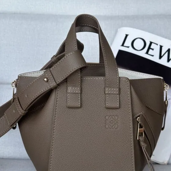Loewe Calfskin 25x18x10cm shoulder bag AAA Quality Replica