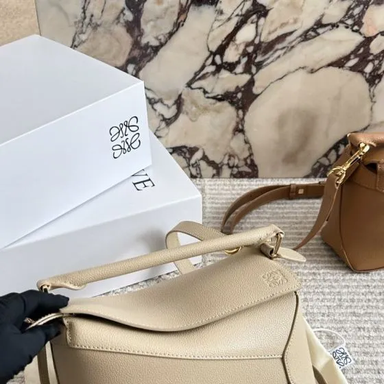 Loewe Puzzle Beige grained leather 24cm crossbody 1 1 Replica