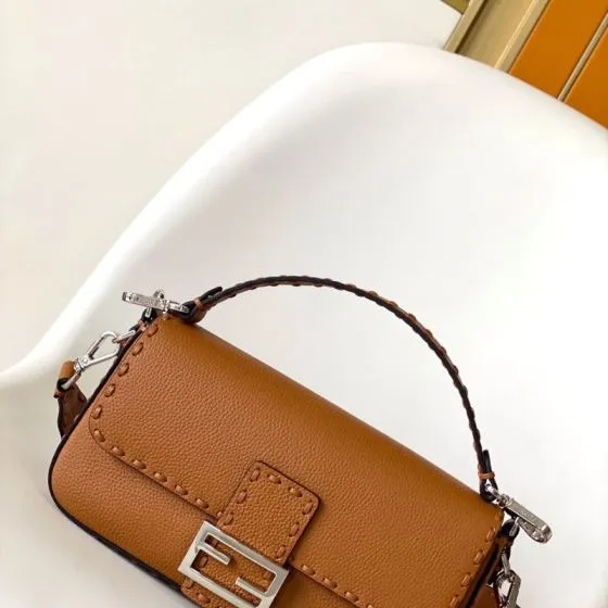 Fendi Baguette 24x14cm shoulder bag — Premium Replica