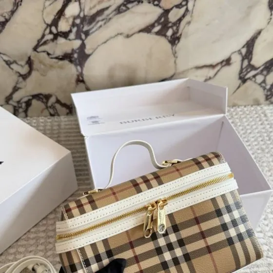 Burberry White shoulder bag Premium Replica