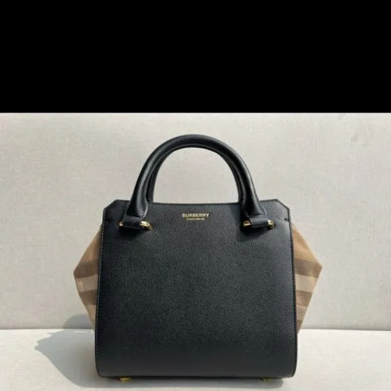 Burberry Black 25x18x10cm shoulder bag 1 1 Replica