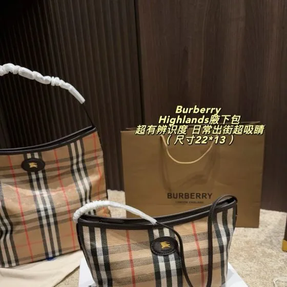 Burberry Highlands Vintage Check with Brown Leather Trim 22 13cm shoulder Top Quality Replica