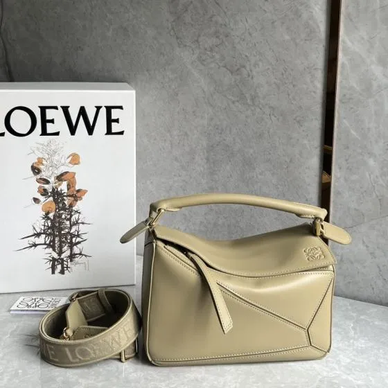 Loewe Beige 25x18x10cm shoulder bag Top Quality Replica