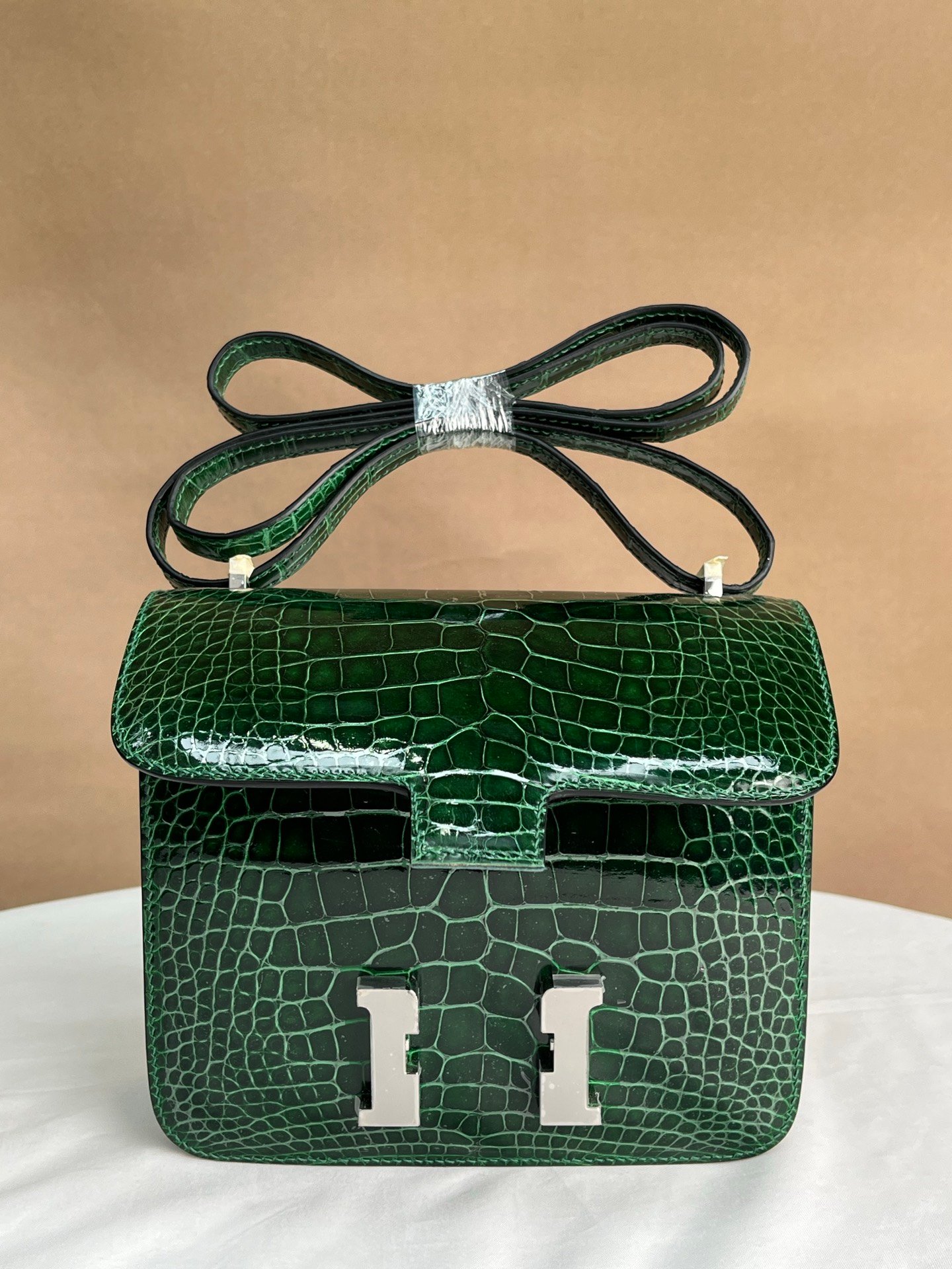 Hermes Constance 19 Emerald green crocodile embossed patent 19 crossbody everyday