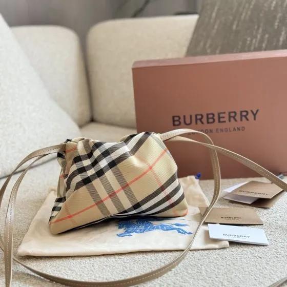 Burberry 18x12cm shoulder bag AAA Quality Replica