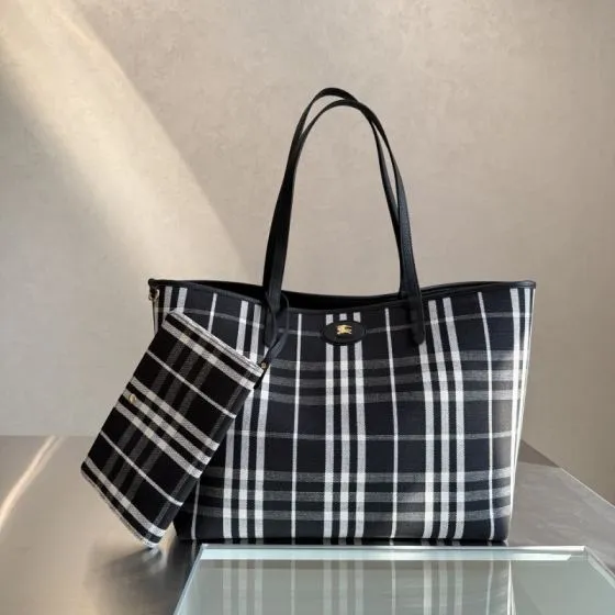 Burberry Black shoulder bag AAA Quality Replica