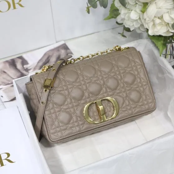 Dior 30 Montaigne Beige shoulder
