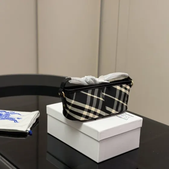 Burberry 25x18x10cm shoulder bag Premium Replica