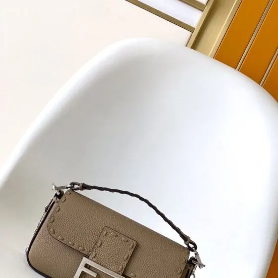 Fendi Baguette Beige 24x14cm shoulder bag — Top Quality Replica