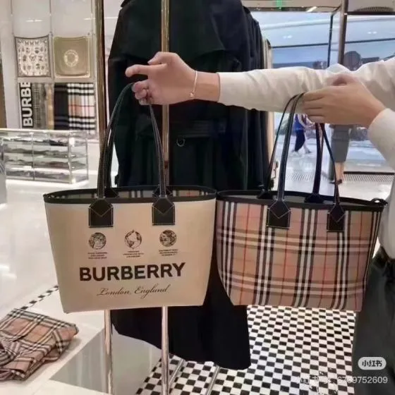 Burberry Black shoulder bag 1 1 Replica