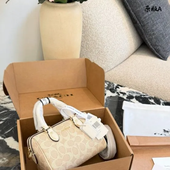 Coach Monogram 18x12cm shoulder bag AAA Quality Replica