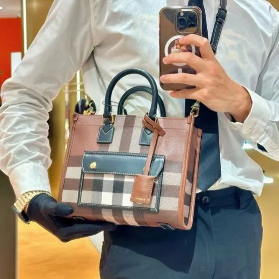 Burberry Brown 18x12cm shoulder bag AAA Quality Replica