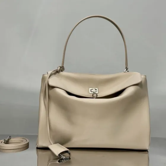 Balenciaga Beige 30x22x12cm shoulder bag 1 1 Replica