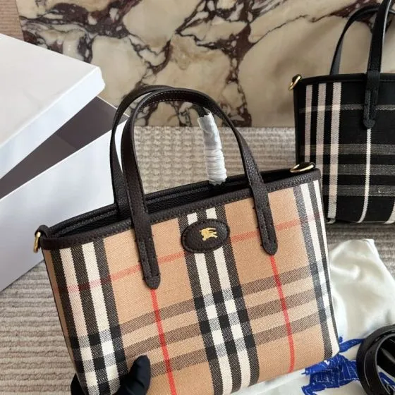 Burberry Brown 18x12cm shoulder bag Premium Replica