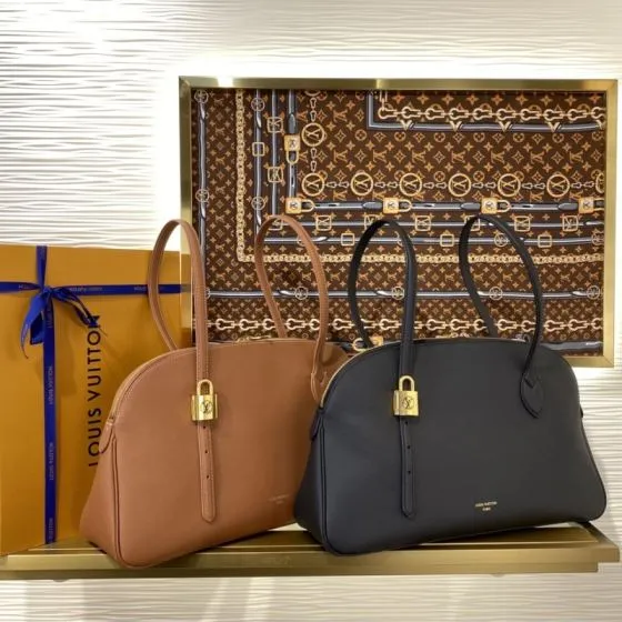 Louis Vuitton Low Key Duffle Tote Black shoulder 1 1 Replica
