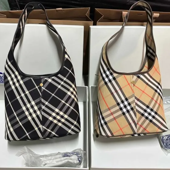 Burberry Black shoulder bag Premium Replica