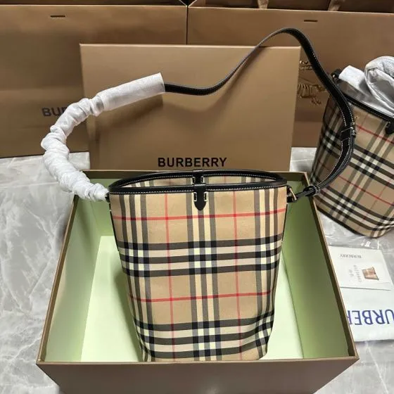 Burberry Black 25x18x10cm shoulder bag 1 1 Replica