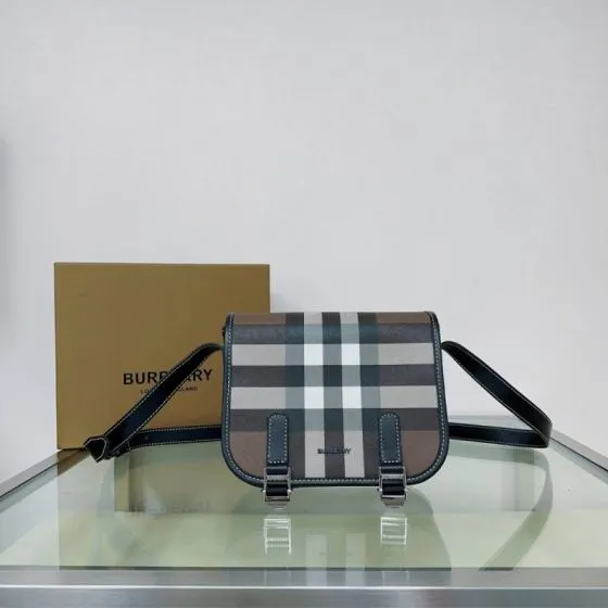 Burberry Black shoulder bag 1 1 Replica
