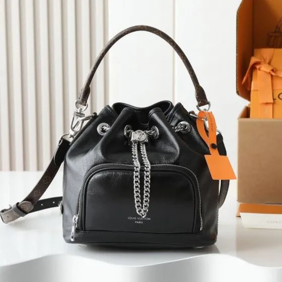 Louis Vuitton No Black crossbody 1 1 Replica