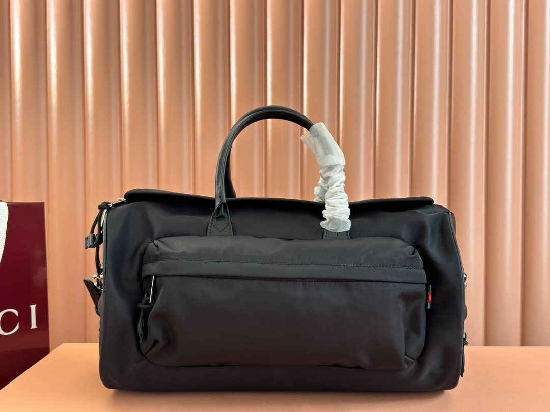 Gucci Black Medium travel everyday