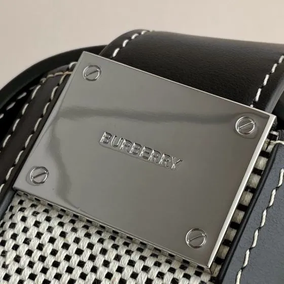 Burberry Black shoulder bag 1 1 Replica