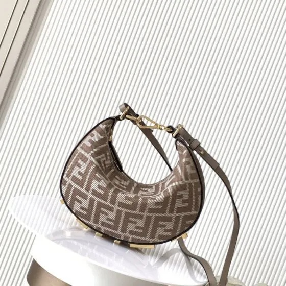 Fendi Monogram 25x18x10cm shoulder bag 1 1 Replica