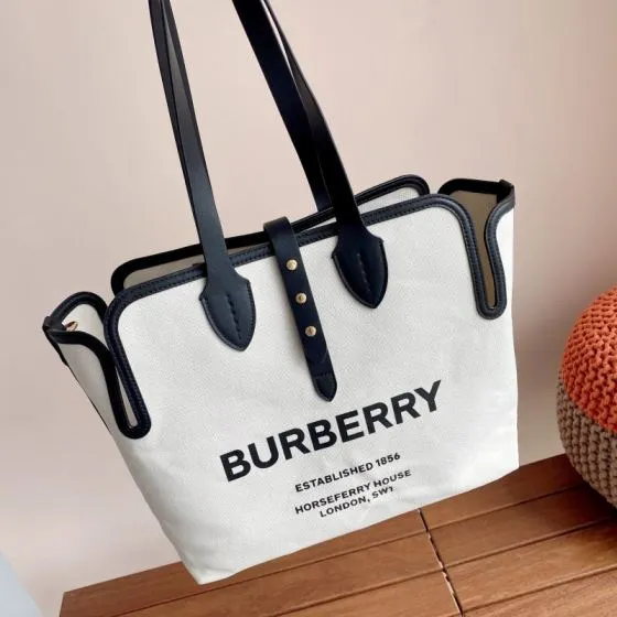 Burberry Black shoulder bag 1 1 Replica
