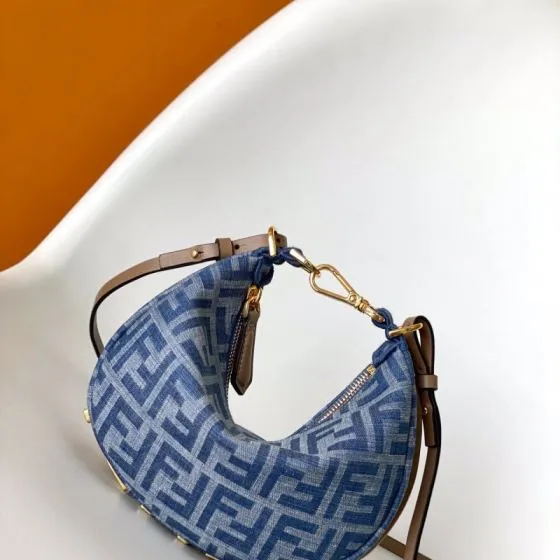 Fendi Monogram 25x18x10cm shoulder bag AAA Quality Replica