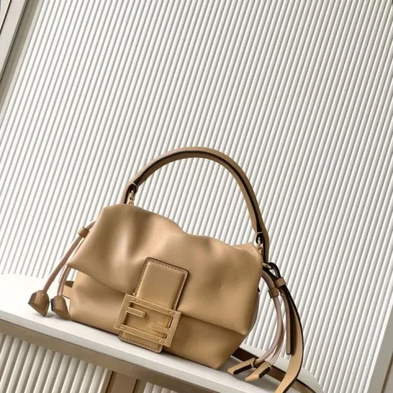 Fendi Baguette Beige 24x14cm shoulder bag — Top Quality Replica