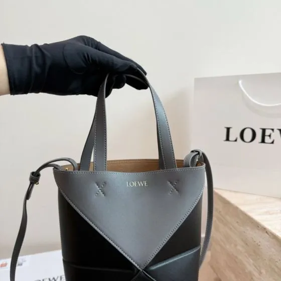 Loewe Calfskin 25x18x10cm shoulder bag 1 1 Replica