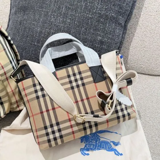Burberry Black 25x18x10cm shoulder bag Premium Replica