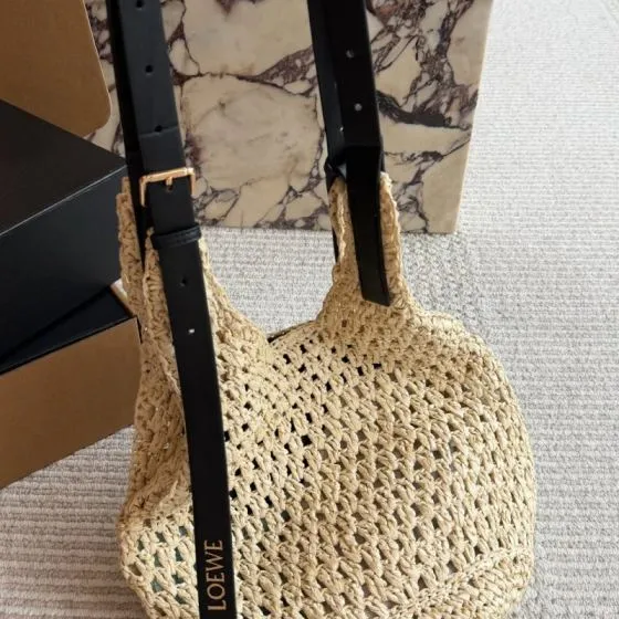 Loewe Black shoulder bag 1 1 Replica