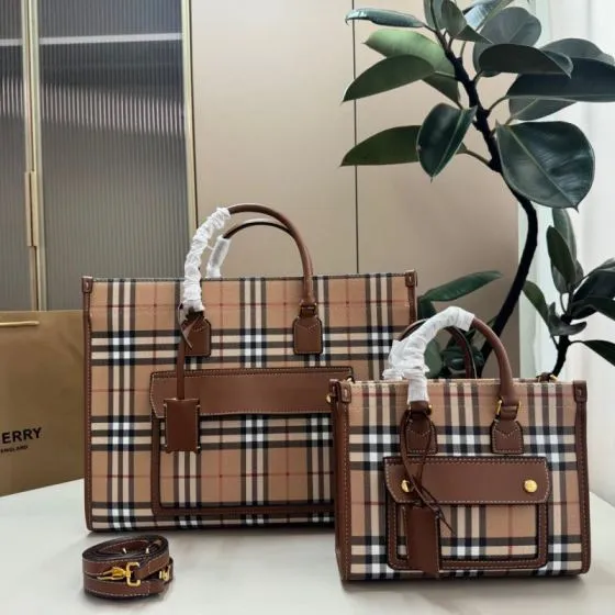 Burberry Brown shoulder bag 1 1 Replica