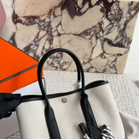 Loewe Black shoulder bag 1 1 Replica