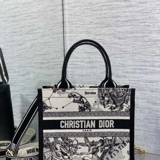 Dior Black and White tote — 1:1 Replica