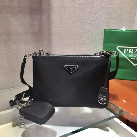 Prada Re-Edition Black 22x17cm shoulder bag AAA Quality Replica
