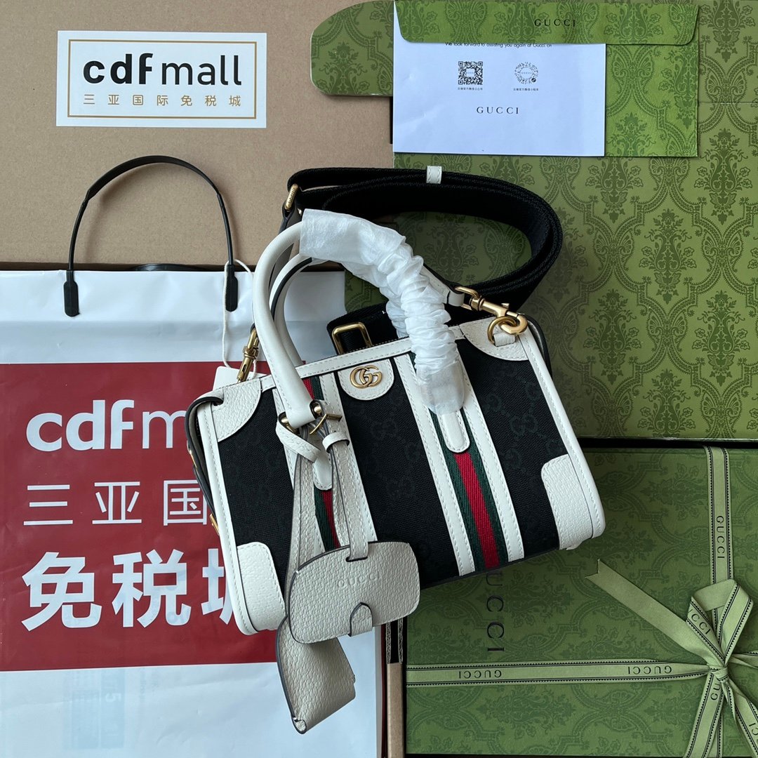 Gucci Black White GG canvas everyday