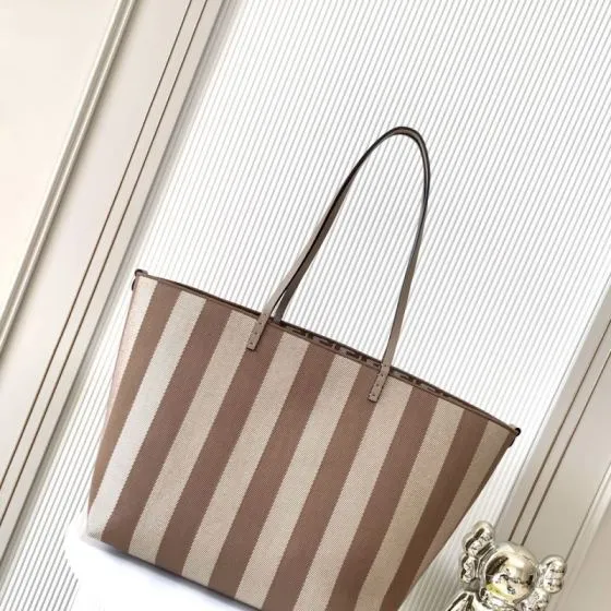 Fendi Brown 40x30x16cm shoulder bag AAA Quality Replica