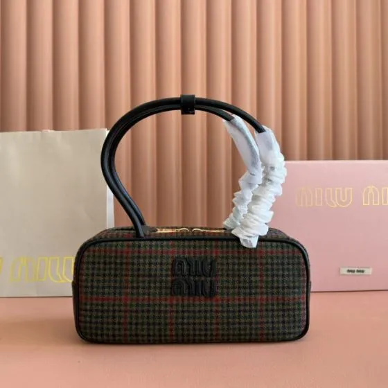 Miu Miu Black shoulder bag 1 1 Replica