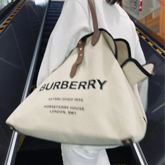 Burberry Brown 40x30x16cm shoulder bag 1 1 Replica