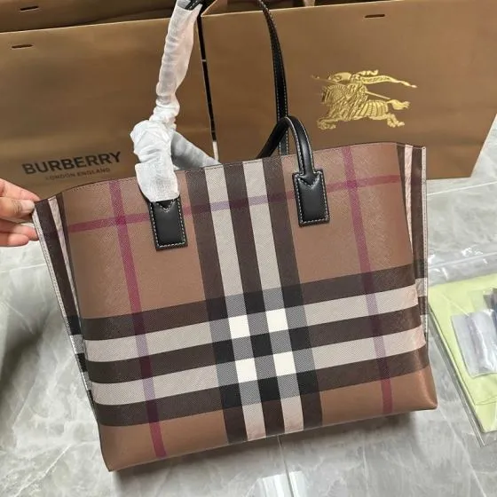 Burberry Brown shoulder bag 1 1 Replica