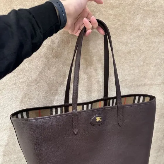 Burberry Brown shoulder bag 1 1 Replica