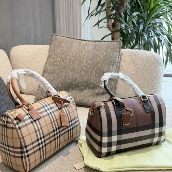 Burberry Brown shoulder bag 1 1 Replica