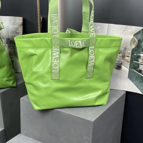 Loewe Red shoulder bag 1 1 Replica