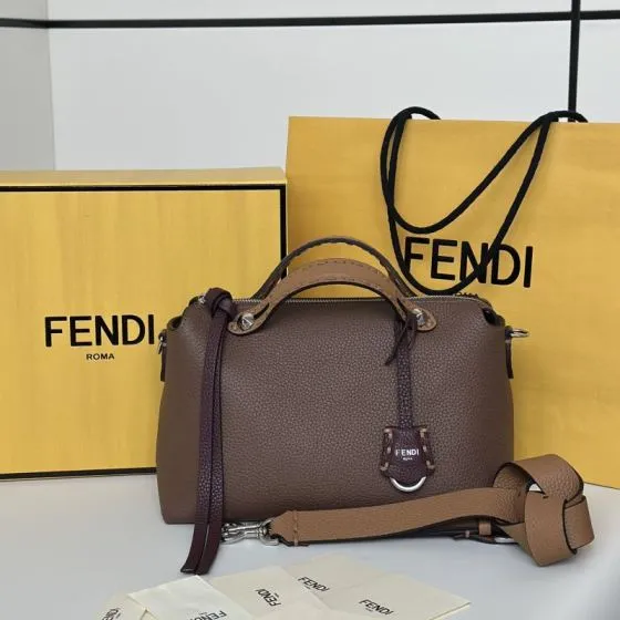 Fendi Brown 25x18x10cm shoulder bag AAA Quality Replica
