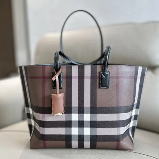 Burberry shoulder bag Premium Replica