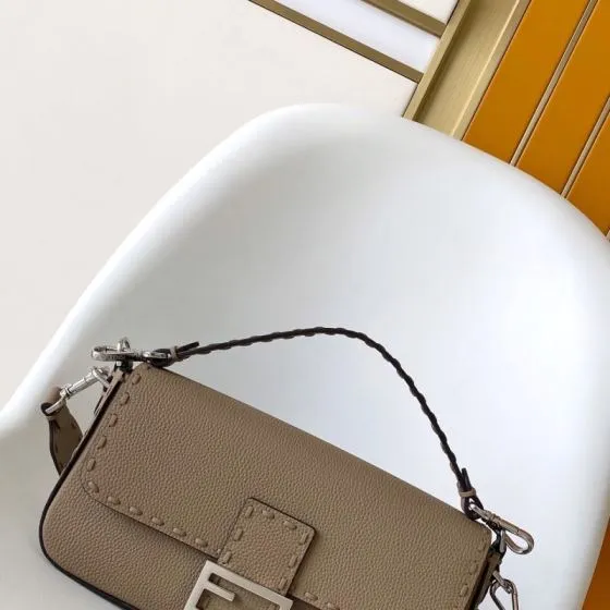 Fendi Baguette Beige 24x14cm shoulder bag — 1:1 Replica