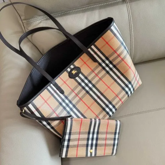 Burberry Black shoulder bag Premium Replica
