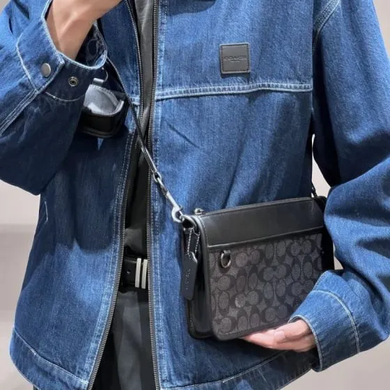 Coach Black shoulder bag 1 1 Replica